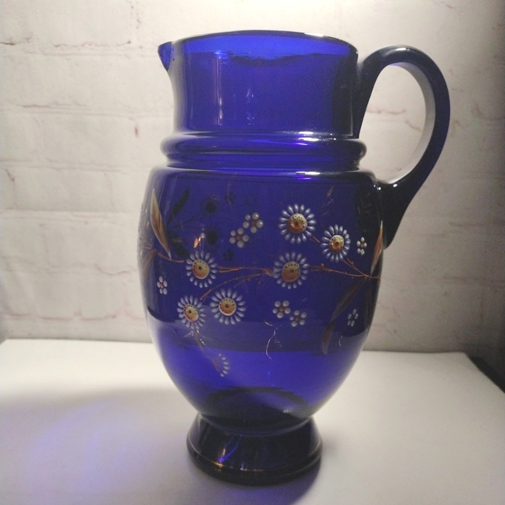 Antique VTG Hand Blown Cobalt Blue Glass Pitcher Jug White Daisy Flowers 9.5" - Picture 4 of 15